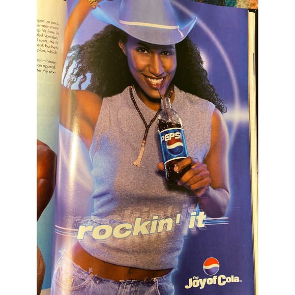 Ebony Magazine, December 2000, Cover Feature Story Toni Braxton - Picture 10 of 14